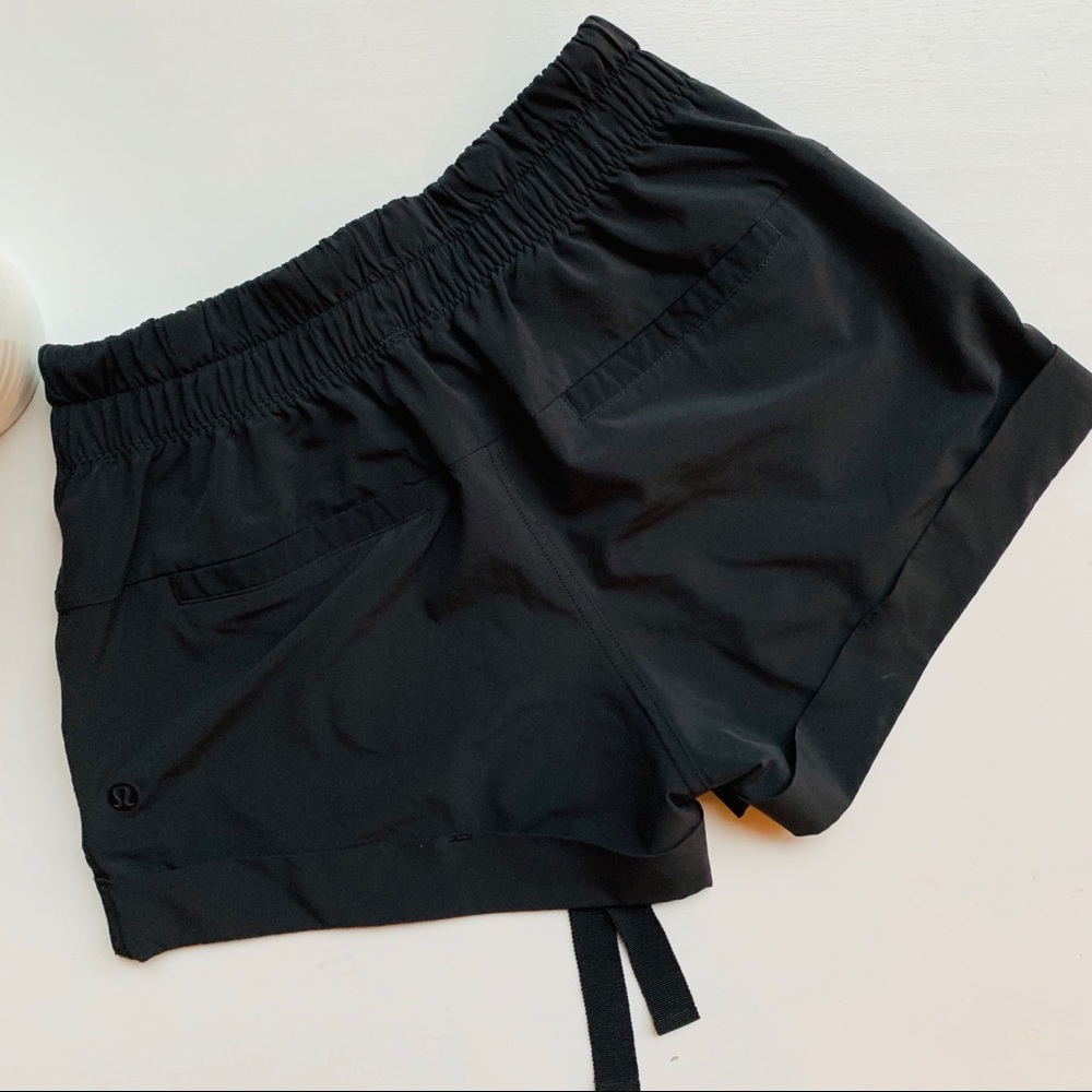 LULULEMON Black Spring Break Away Short 2 EUC - Picture 8 of 9